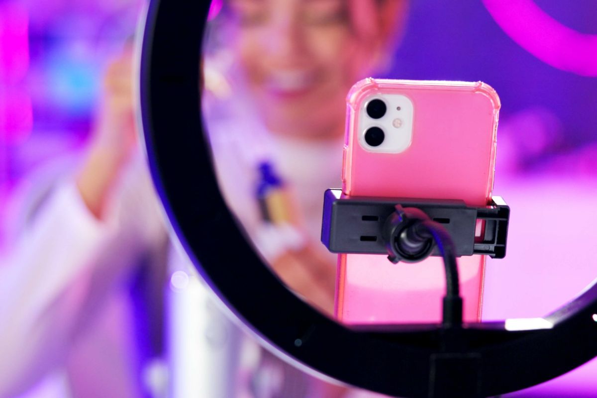 dsm-firmenich and Estée Lauder advance AI-driven beauty discoveries